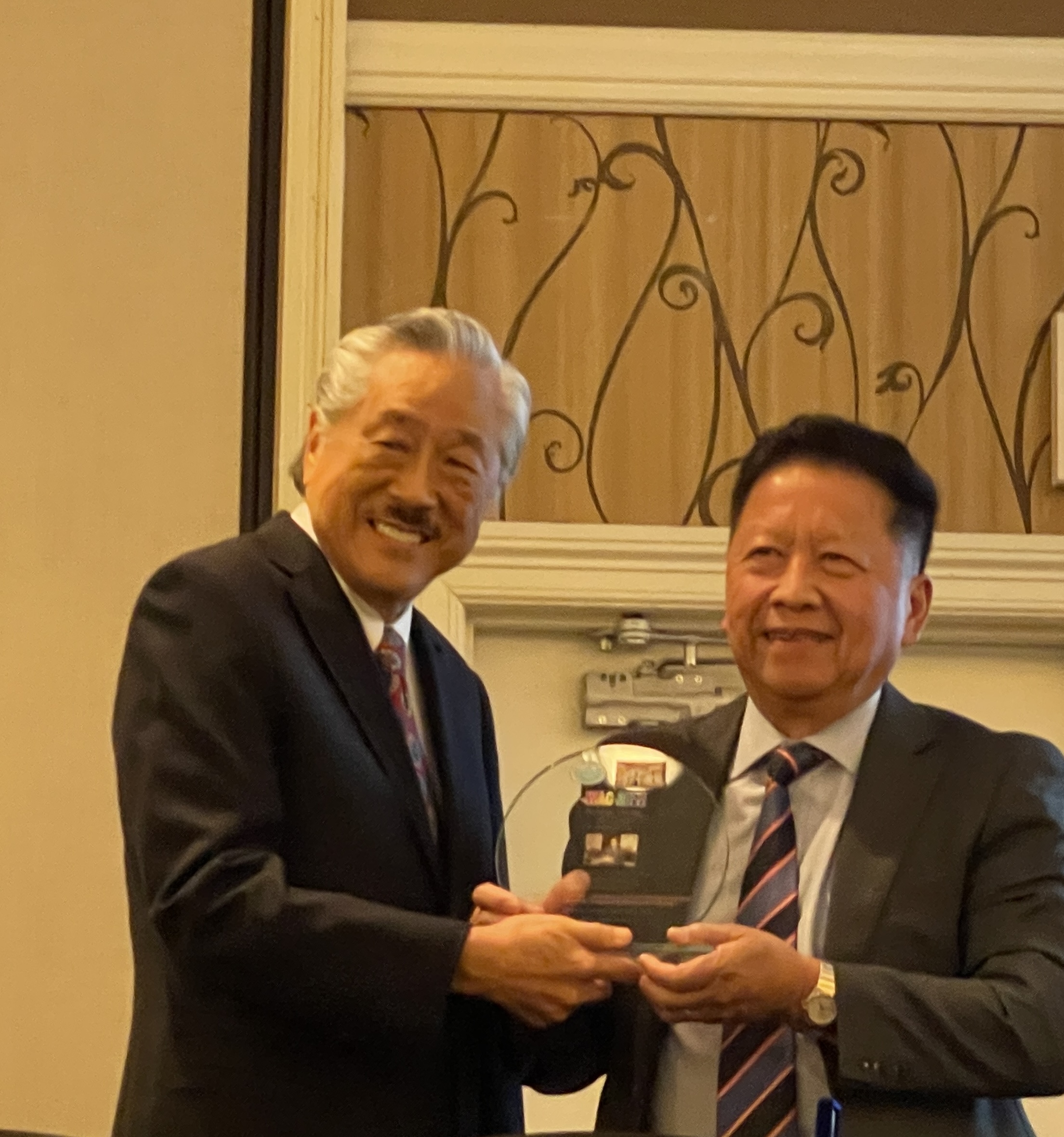 Charles Nguyen receives award